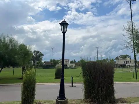 AV PARQUE SANTA ELENA ZELAYA al 100