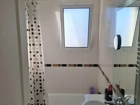 Casa en Alquiler Temporal con 4 cocheras