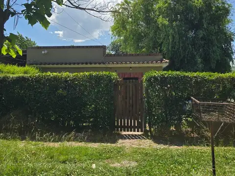 Antigua vivienda en venta en buen estado + lote baldío linde