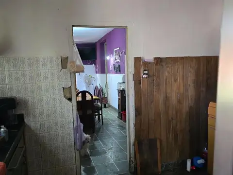 Antigua vivienda en venta en buen estado + lote baldío linde