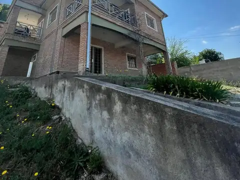 CASA DOS PLANTAS 2 DORMITORIOS RIO CEBALLOS VENDE