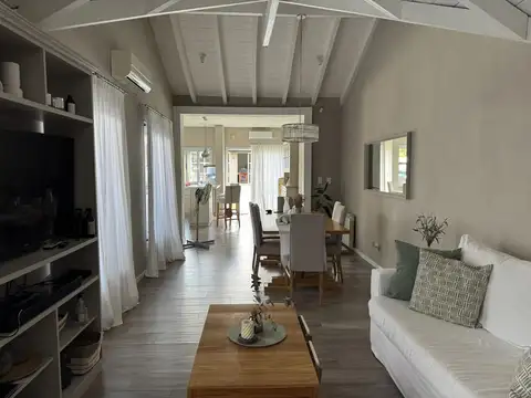 Casa 4 ambientes con 3 baños