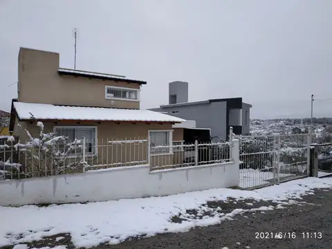 Casa 2 ambientes con 2 baños