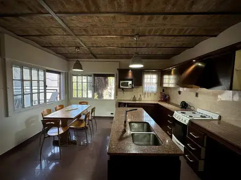 VENTA CASA 4 AMBIENTES QUILMES CENTRO