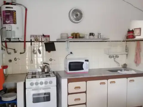 Venta de complejo de 6 deptos en excelente zona de Santa Teresita. Calle 5 e/28 y 29. Ideal alquiler