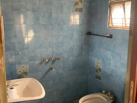Casa 4 ambientes con 1 baño