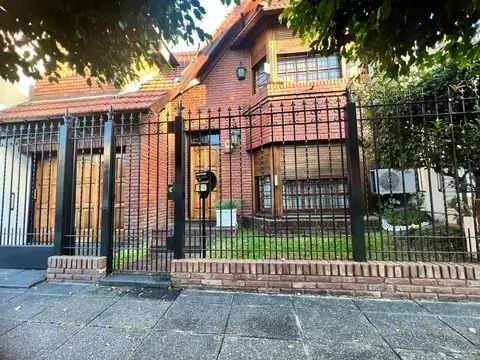 Ramos Mejia Chalet 4 Ambientes 3 Baños Quincho