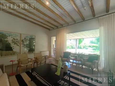 Casa 5 ambientes con 3 baños