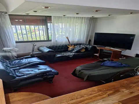 Casa 5 ambientes con 4 baños