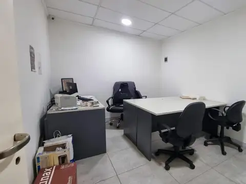 VENTA GALPÓN BURZACO CENTRO, 747 M² LOSA. 905 m² TOTALES.