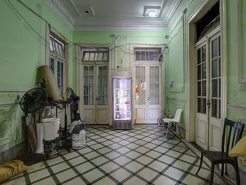 Estratégico edificio en Block  de Locales y Oficinas