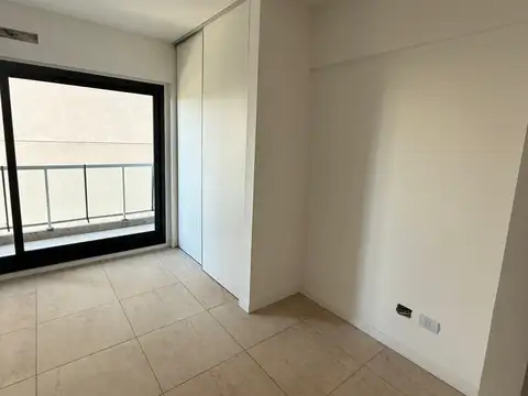 MONOAMBIENTE CON BALCON. IMPECABLE ESTADO. SOLO USO PROFESIONAL