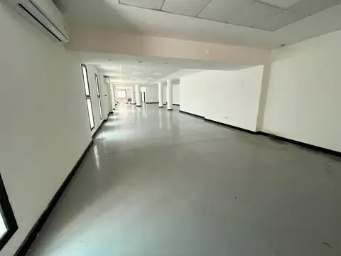 LOCAL 530 M2 + COCHERAS EN VENTA EN CENTRO