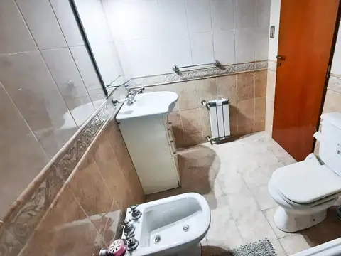Casa en venta 4 Amb C/Cochera y Fondo Berazategui