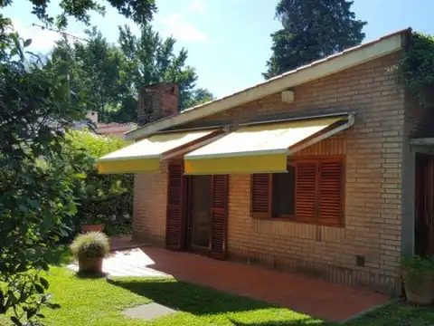 Casa con amplio parque y pileta