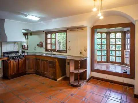 Casa 5 ambientes con 4 baños