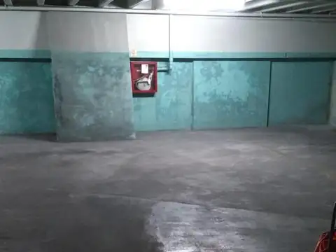 (EN BLOCK) 2 COCHERAS FIJAS CUBIERTAS EN CHARCAS AL 3100 - 13 M2 CADA UNA