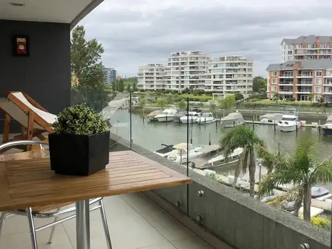 Avenida De La Rivera