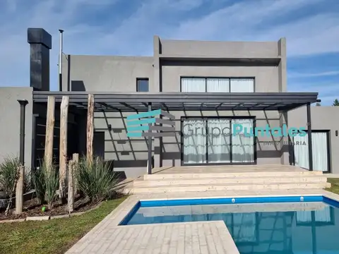 Casa en Venta con 2 cocheras