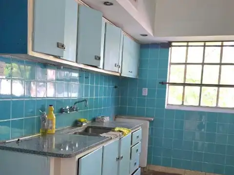 Casa en Alquiler con 3 cocheras