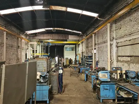 Galpon de 600 m2 con puente de grua