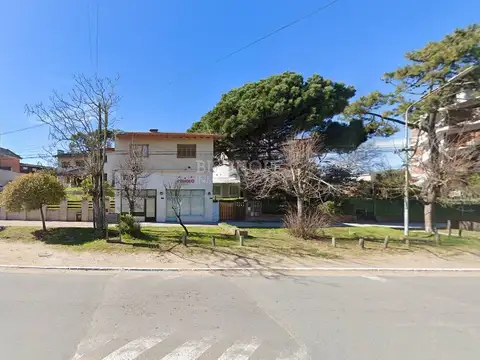 VENTA EN BLOCK DE LOTE COMERCIAL + 2 LOCALES + 2 DEPARTAMENTOS + CASA