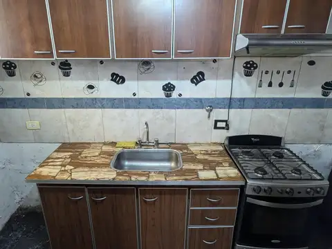 Departamento tipo casa de 3 ambientes con gran patio