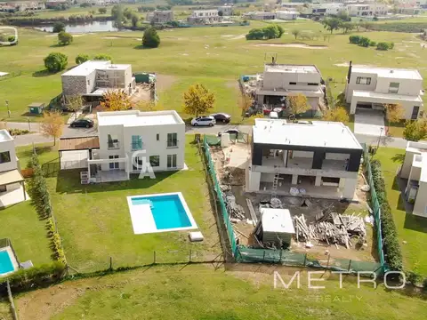 Casa a la venta -4 ambientes  - EL Canton Golf