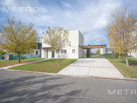 Casa en Venta con 2 cocheras