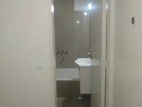 HERMOSO DEPARTAMENTO CON BALCON A LA CALLE - ZONA FRENCH AL 2600