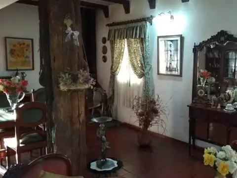 Casa en Venta con 4 cocheras