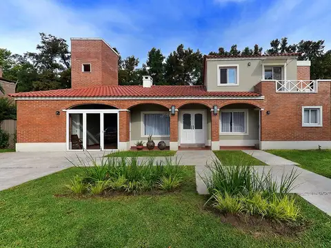 VENTA CASA EN CAMPOS DE ALVAREZ. BARRIO CERRADO.