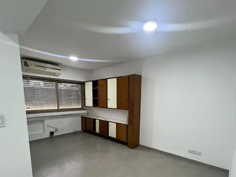 Oficina 7 ambientes con 2 baños