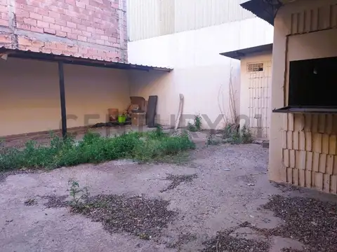 Century 21 vende amplio Salón comercial en zona Alameda, Ciudad de Mendoza