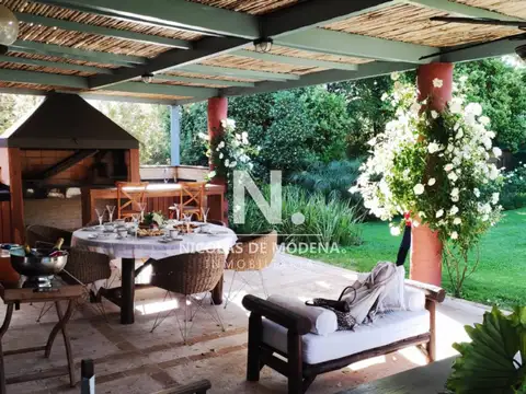 Hermosa casa de  2 niveles, con amplios espacios en venta