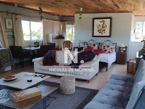 Hermosa casa de  2 niveles, con amplios espacios en venta