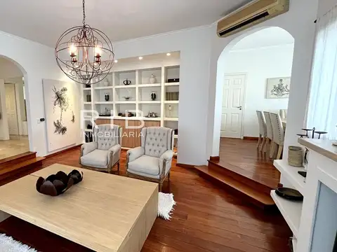 Casa en Venta en El Establo, USD 430.000