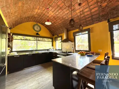 Casa en Venta con 2 cocheras