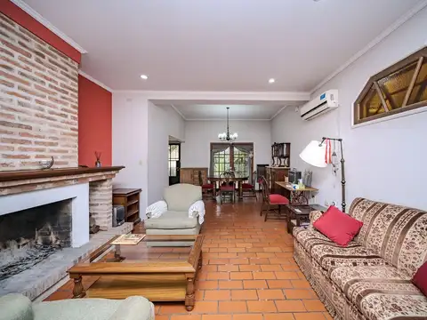 VENTA CASA 4 AMBIENTES COCHERA PATIO APTO CREDITO
