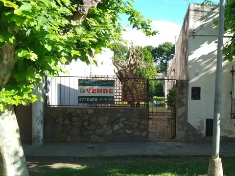 "VENDEMOS YA "  LOTE CON EDIFICACION A DEMOLER - BARRIO CENTRO - ESCUCHAMOS CONTADO
