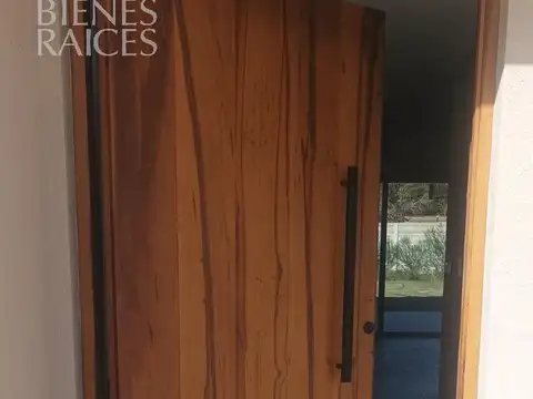 Casa 6 ambientes con 3 baños