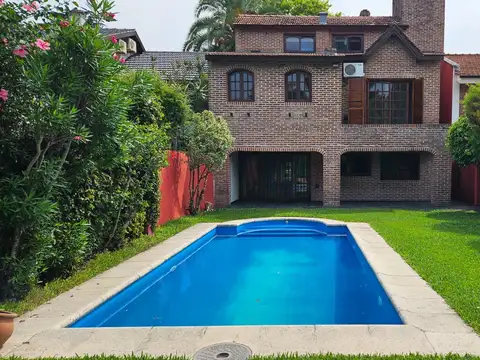 CASA 5 AMBIENTES EN VENTA EN MARTINEZ