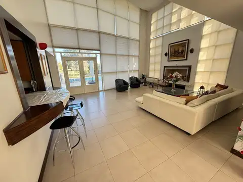 Casa 5 ambientes con 5 baños