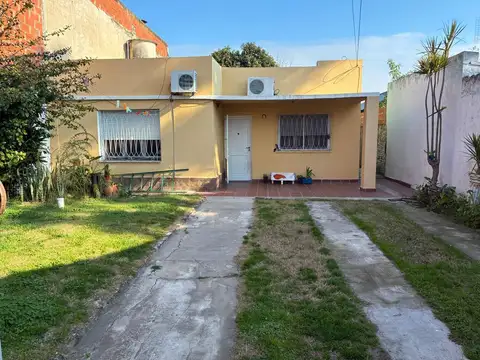 Casa en VENTA - JOSE LEON SUAREZ - PARTIDO DE SAN MARTIN - 2 DORMITORIOS - JARDIN
