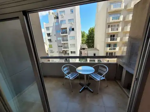 Gamarra 1800, Piso 6