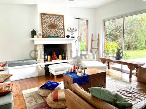 Casa 6 ambientes con 2 baños