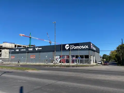 Local Comercial en Esquina 550 m²  c/ Estacionamiento propio - Villa Luzuriaga