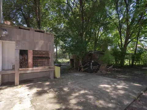 Casa en Venta con 4 cocheras