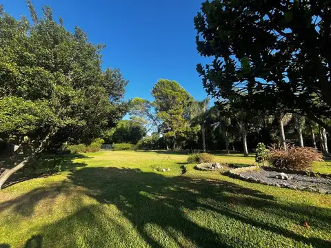 Casa en Venta con 3 cocheras