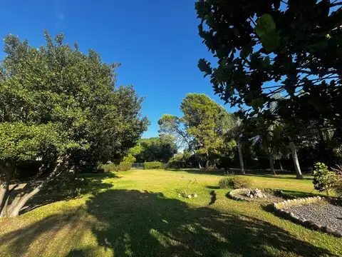 Casa 10 ambientes con 4 baños